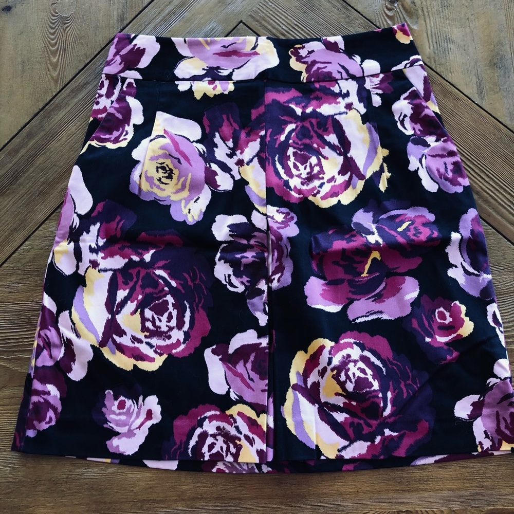 New with tag - Express floral skirt